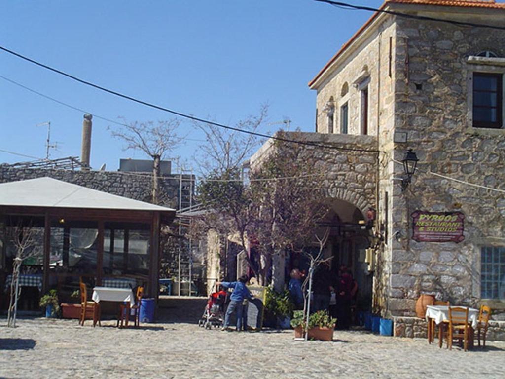 Pyrgos Houses And Restaurant Αυγώνυμα Εξωτερικό φωτογραφία